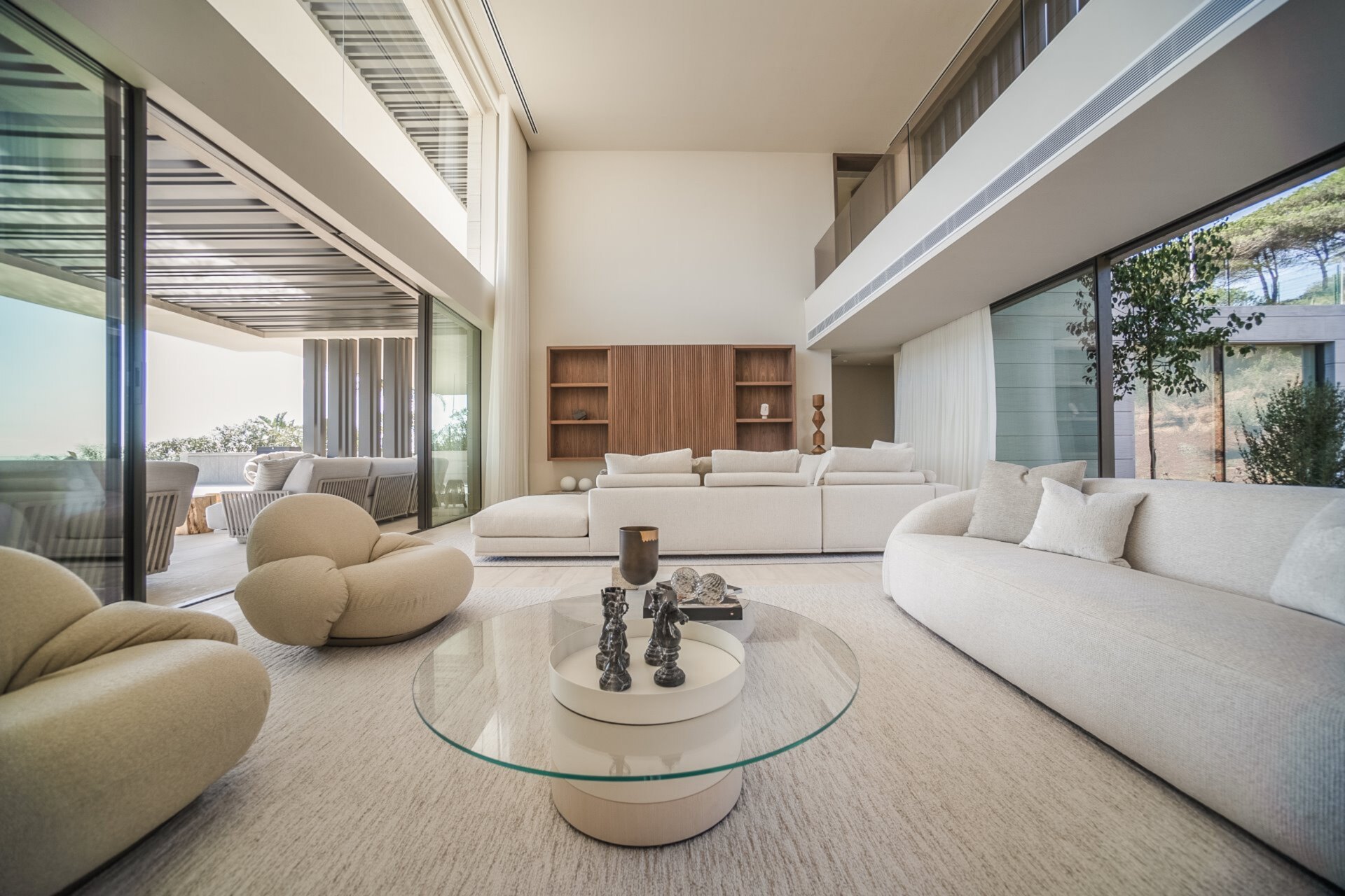 Ultra chic and modern residence flaunts 180º unparalleled views along southern Spanish coastline