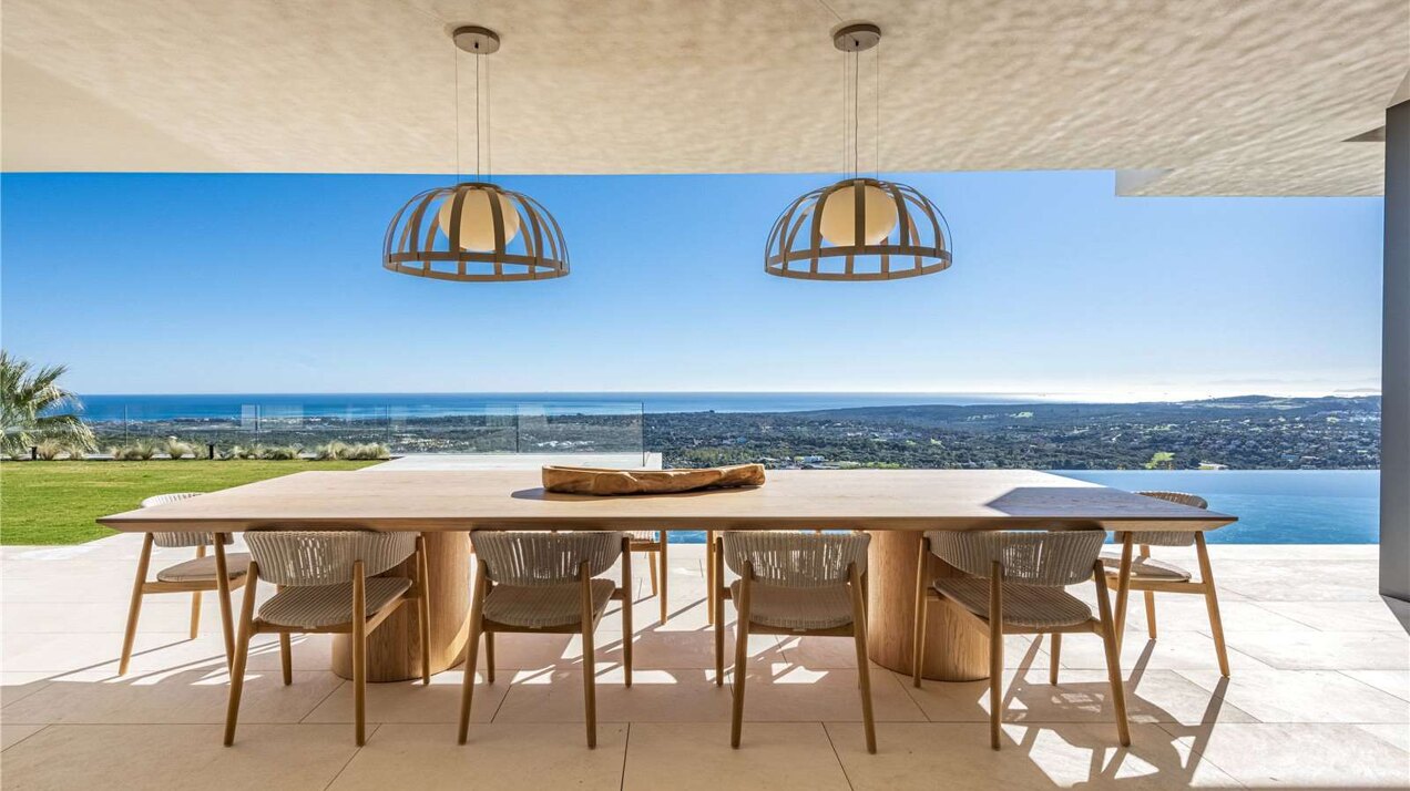Ultra chic and modern residence flaunts 180º unparalleled views along southern Spanish coastline