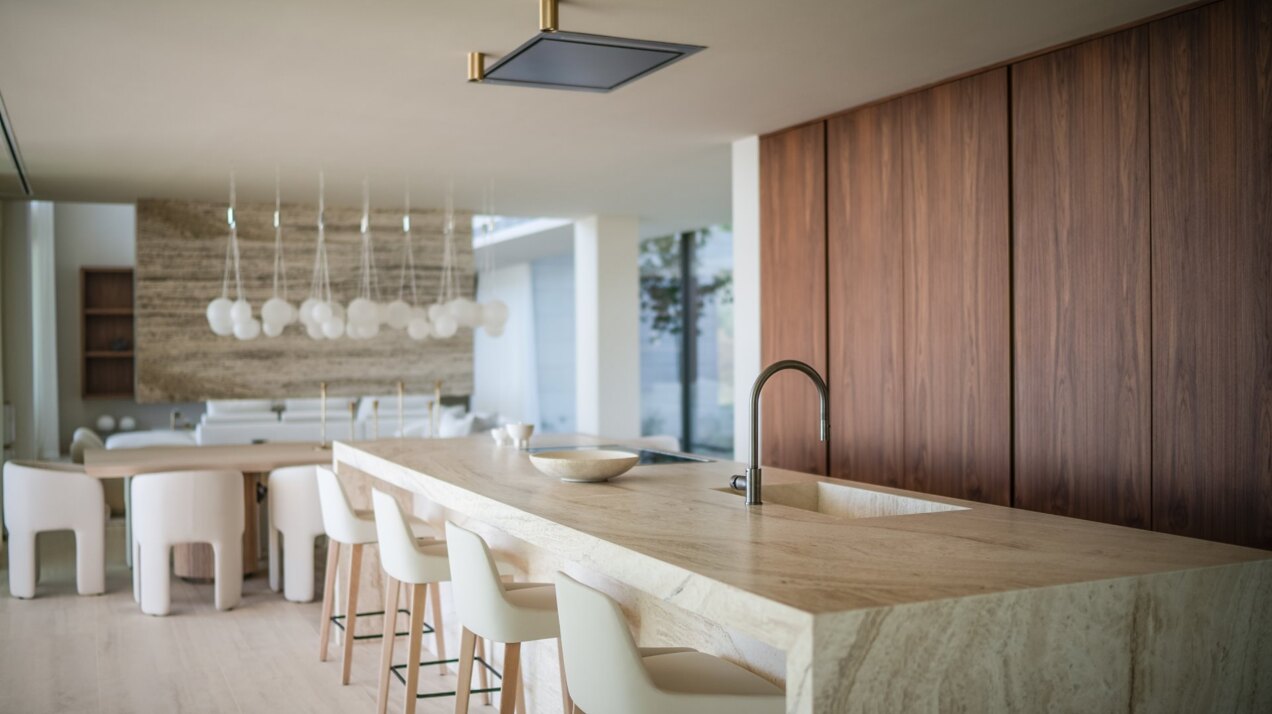 Ultra chic and modern residence flaunts 180º unparalleled views along southern Spanish coastline