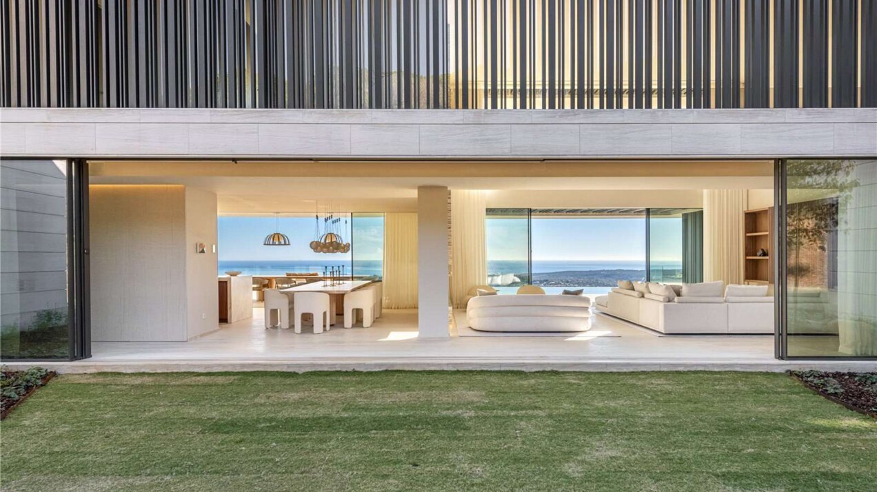 Ultra chic and modern residence flaunts 180º unparalleled views along southern Spanish coastline