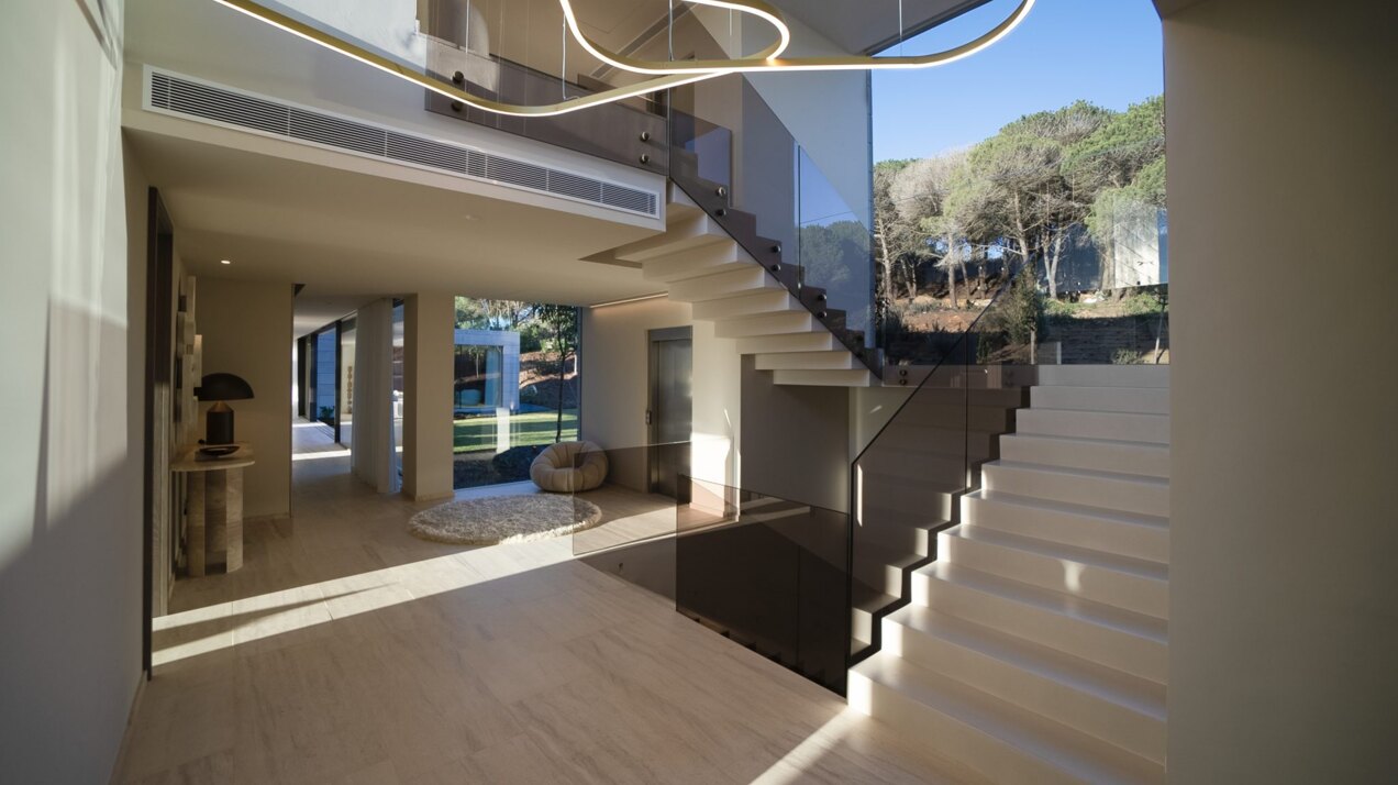 Ultra chic and modern residence flaunts 180º unparalleled views along southern Spanish coastline