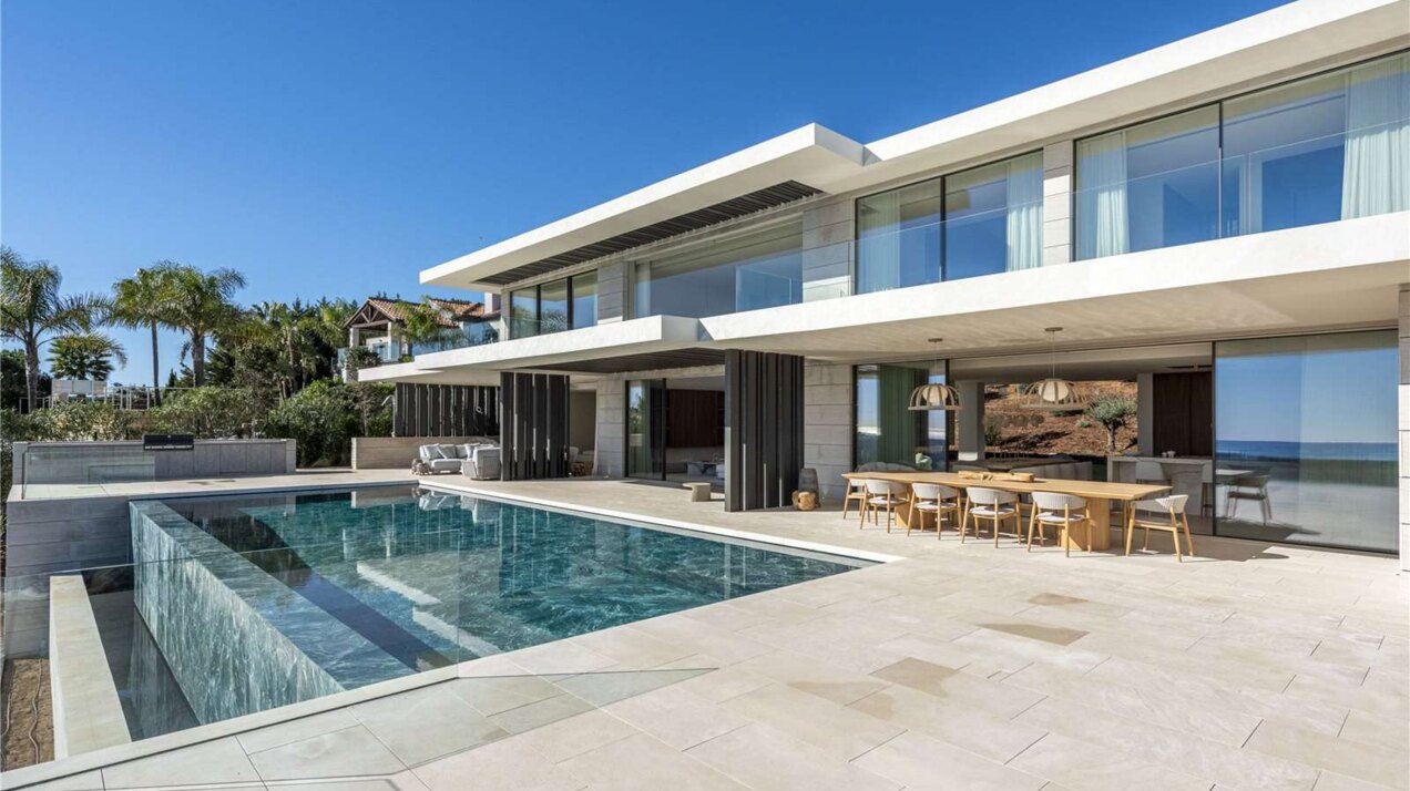 Ultra chic and modern residence flaunts 180º unparalleled views along southern Spanish coastline