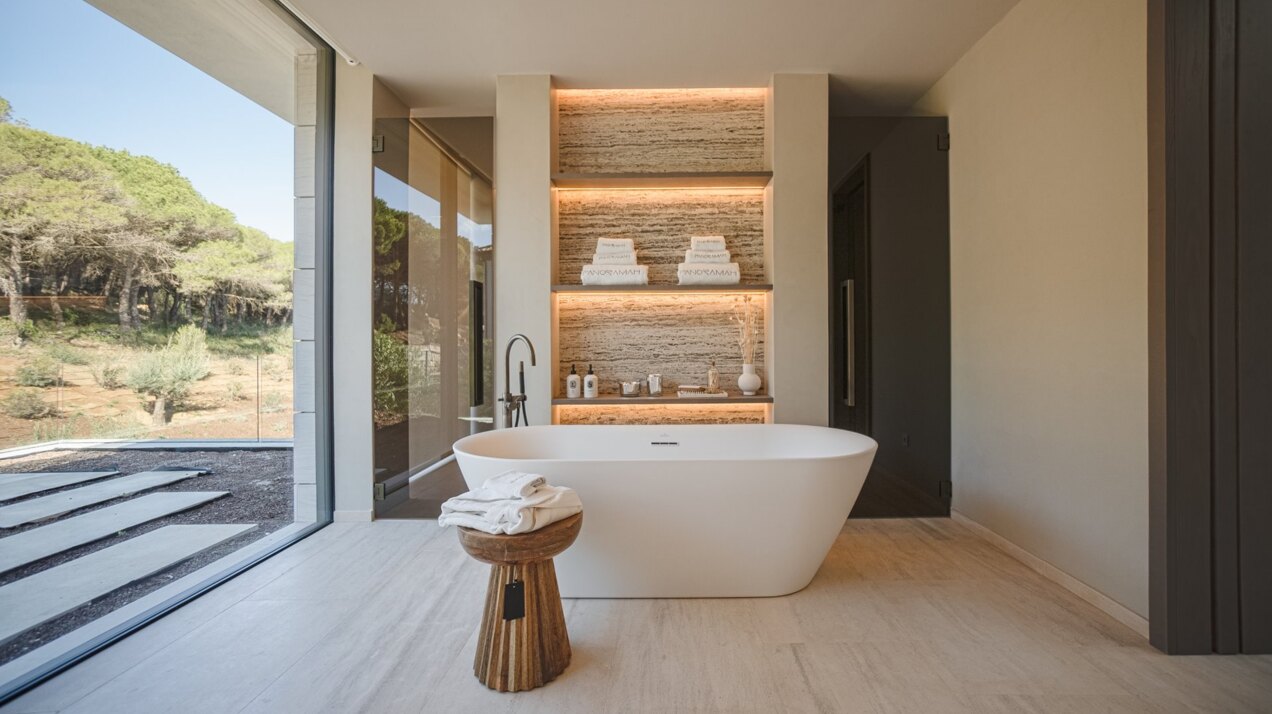 Ultra chic and modern residence flaunts 180º unparalleled views along southern Spanish coastline