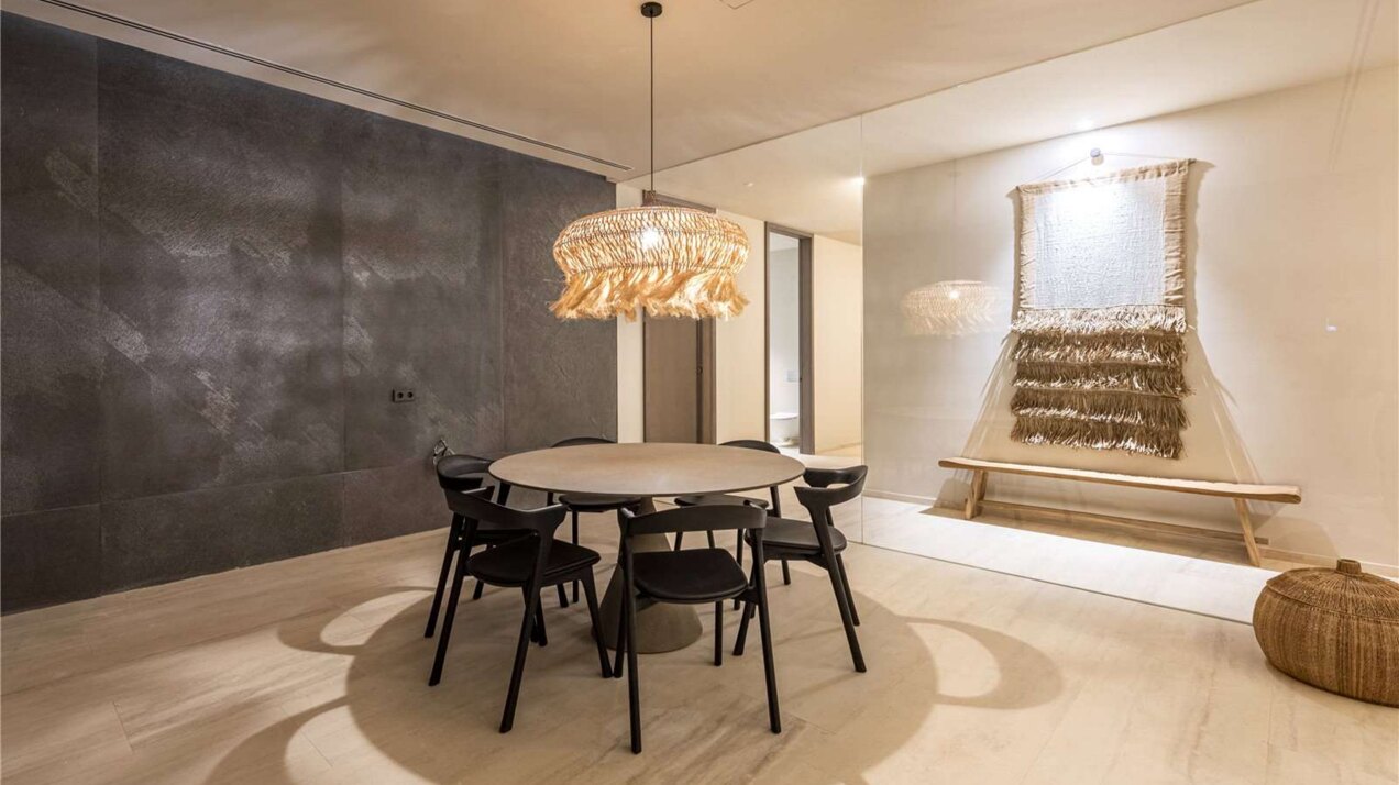 Ultra chic and modern residence flaunts 180º unparalleled views along southern Spanish coastline