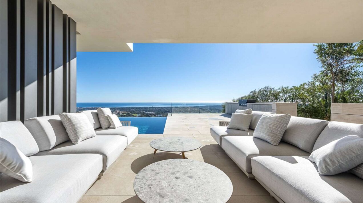 Ultra chic and modern residence flaunts 180º unparalleled views along southern Spanish coastline
