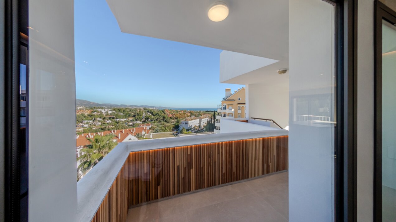 Outstanding penthouse looks out from is prime position in a sought after gated community in Nueva Andalucia