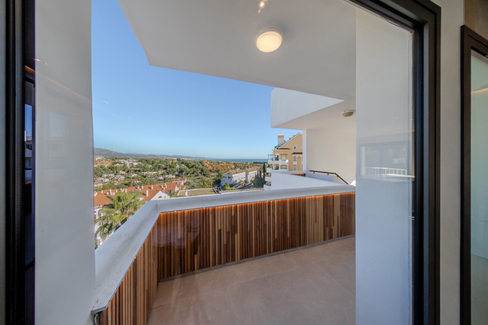 Outstanding penthouse looks out from is prime position in a sought after gated community in Nueva Andalucia
