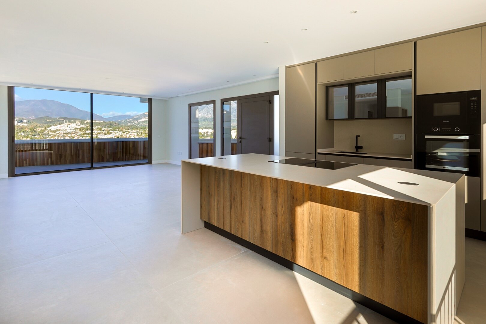 Outstanding penthouse looks out from is prime position in a sought after gated community in Nueva Andalucia