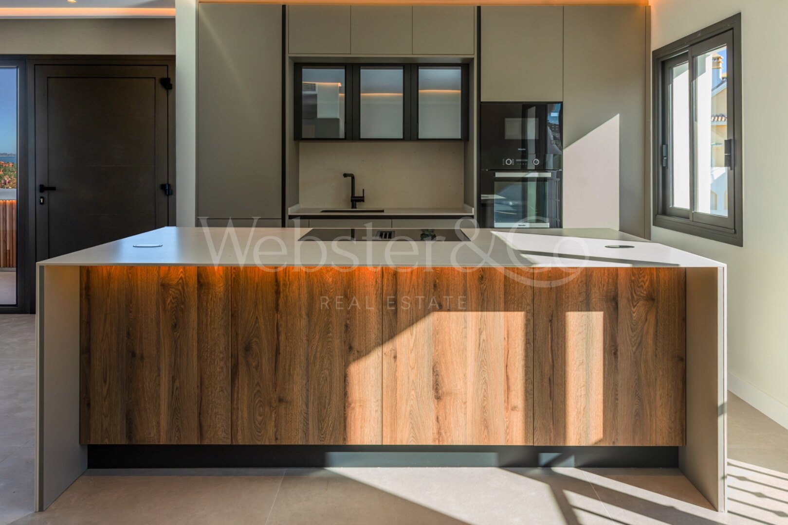 Ático Los Jardines – Lujo en Nueva Andalucía