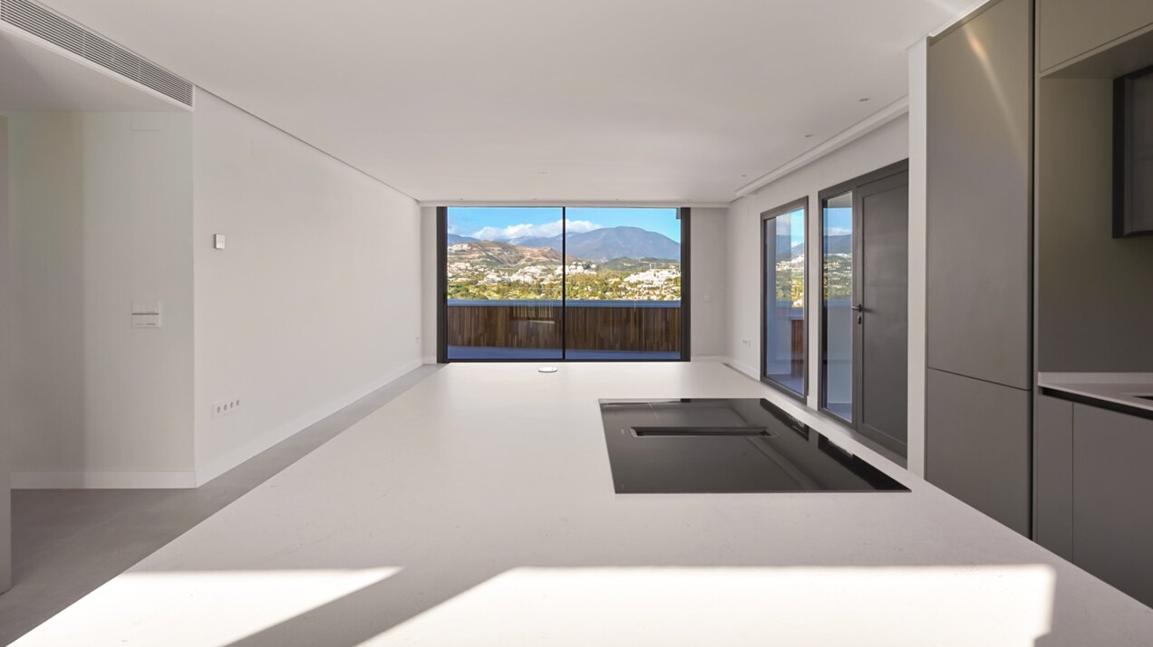 Outstanding penthouse looks out from is prime position in a sought after gated community in Nueva Andalucia
