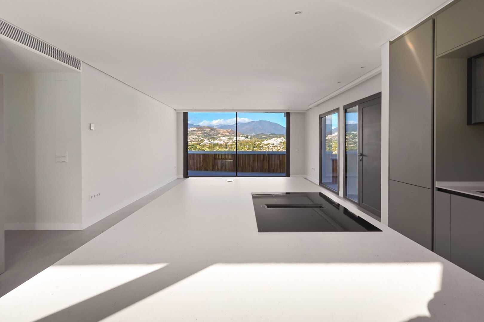 Outstanding penthouse looks out from is prime position in a sought after gated community in Nueva Andalucia