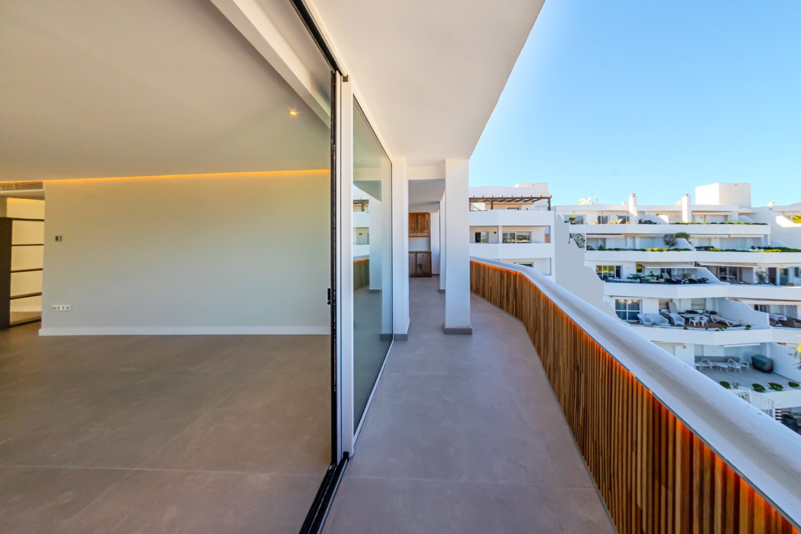 Outstanding penthouse looks out from is prime position in a sought after gated community in Nueva Andalucia