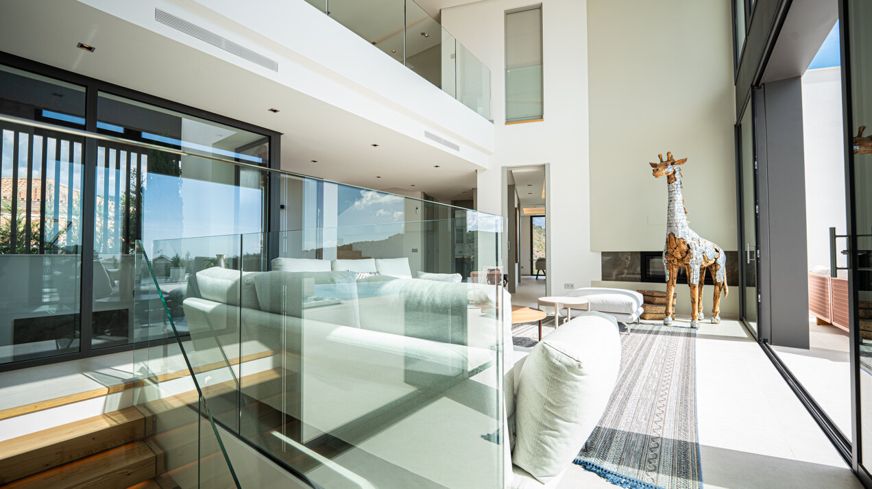 Outstanding new villa sits high above La Quinta, showcasing 360º sea and mountain views