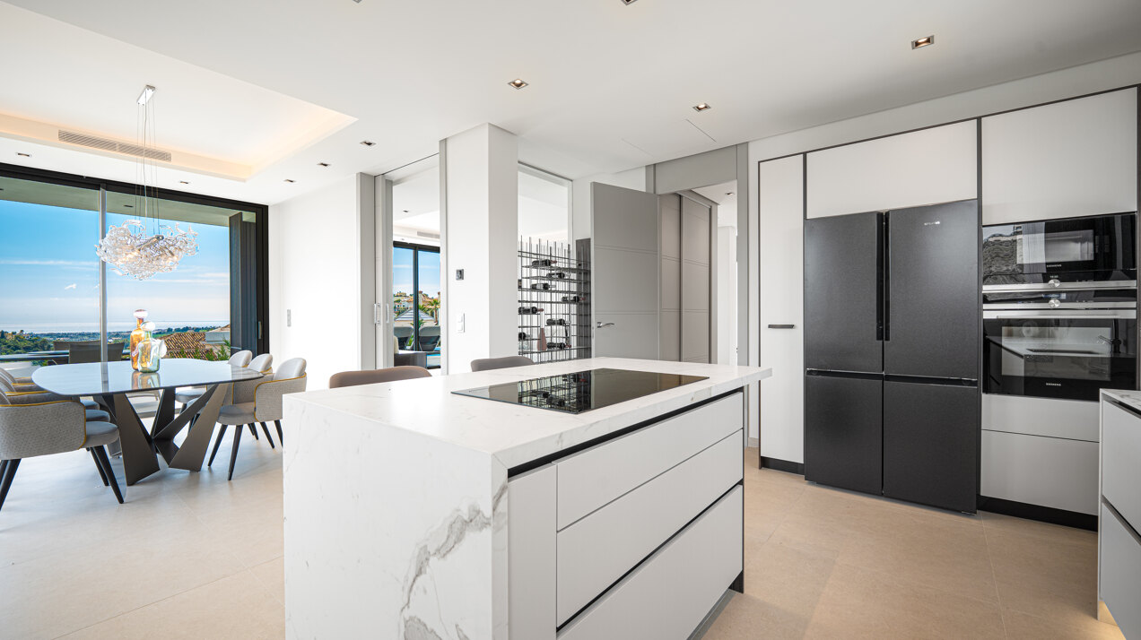 Outstanding new villa sits high above La Quinta, showcasing 360º sea and mountain views