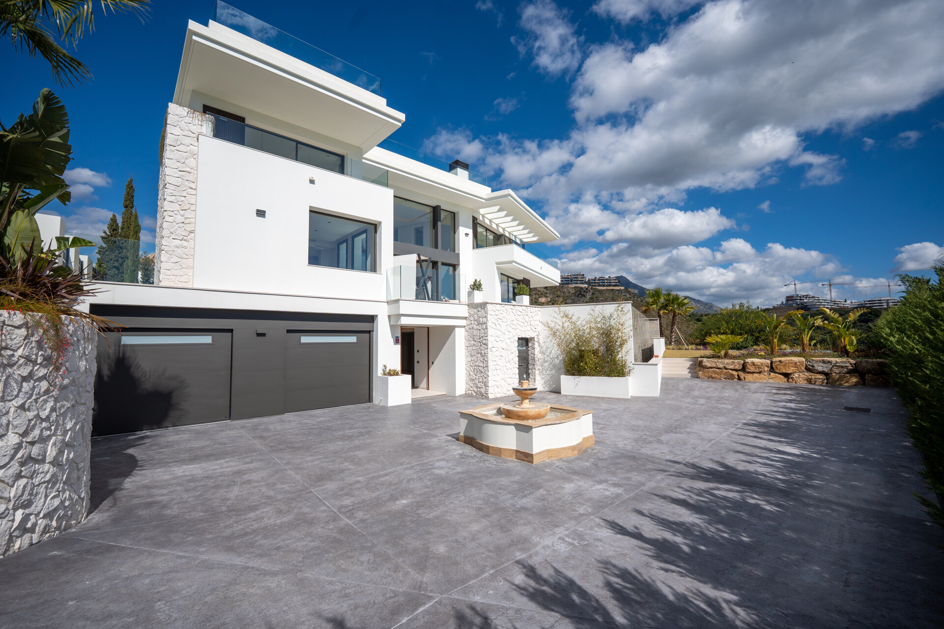Outstanding new villa sits high above La Quinta, showcasing 360º sea and mountain views