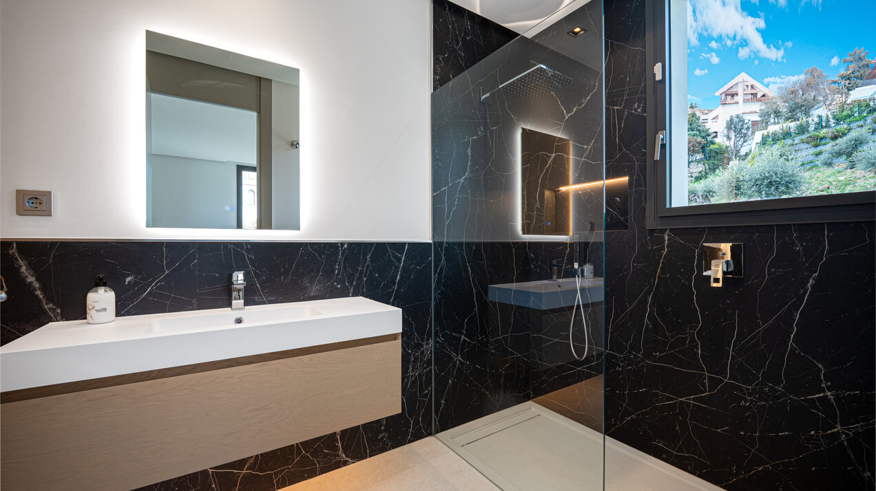 Outstanding new villa sits high above La Quinta, showcasing 360º sea and mountain views
