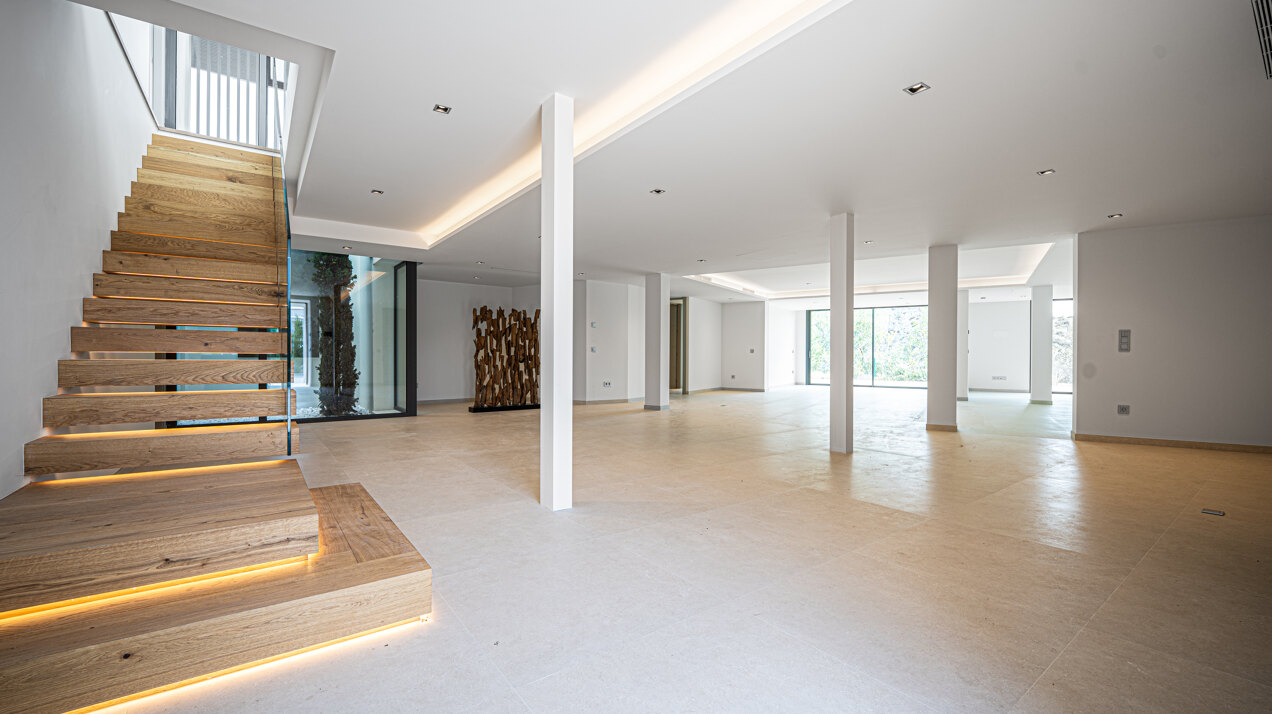Outstanding new villa sits high above La Quinta, showcasing 360º sea and mountain views