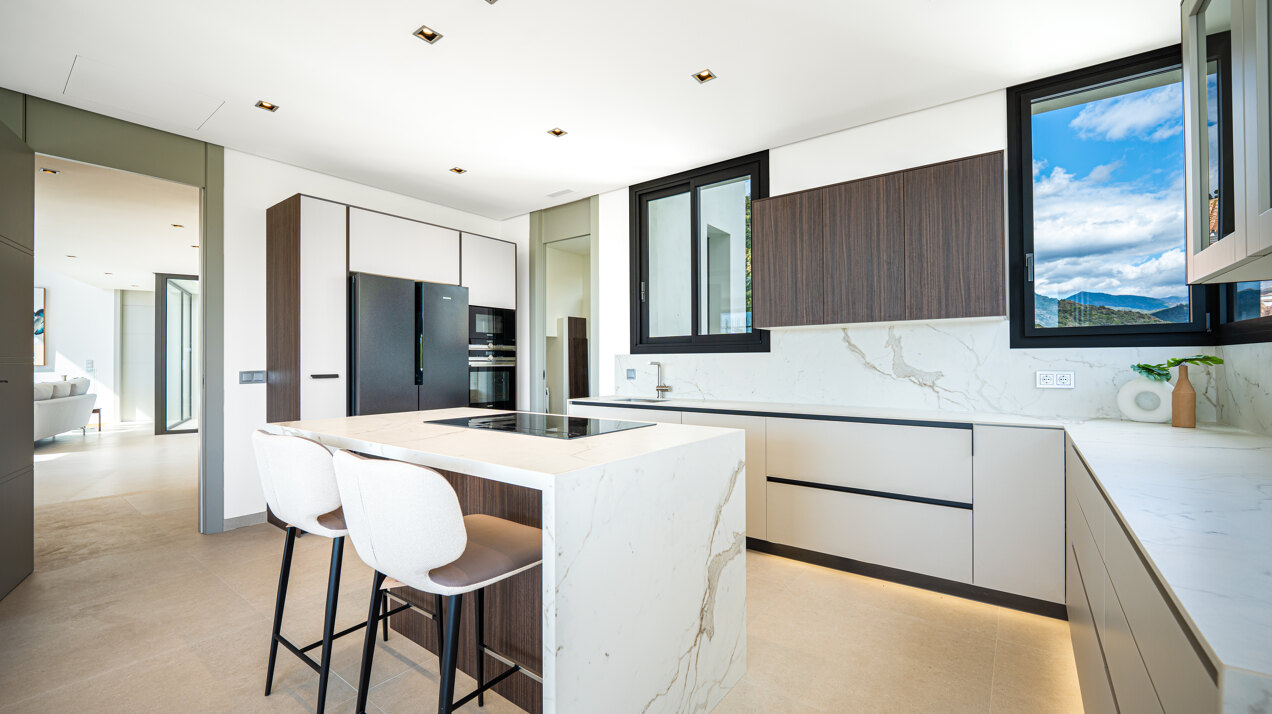 Outstanding new villa sits high above La Quinta, showcasing 360º sea and mountain views