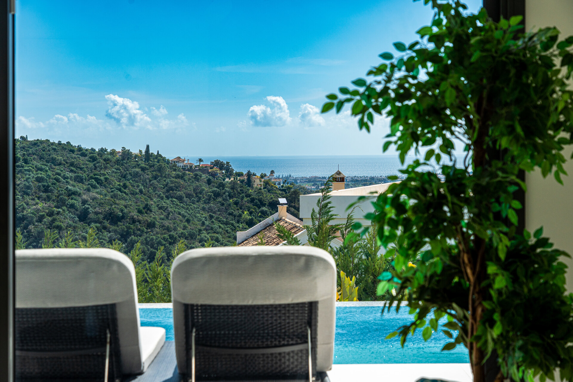 Outstanding new villa sits high above La Quinta, showcasing 360º sea and mountain views