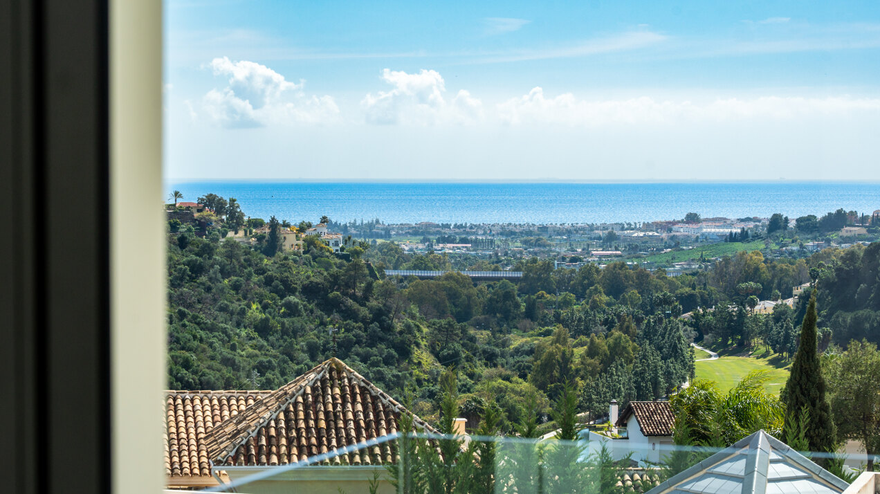 Outstanding new villa sits high above La Quinta, showcasing 360º sea and mountain views