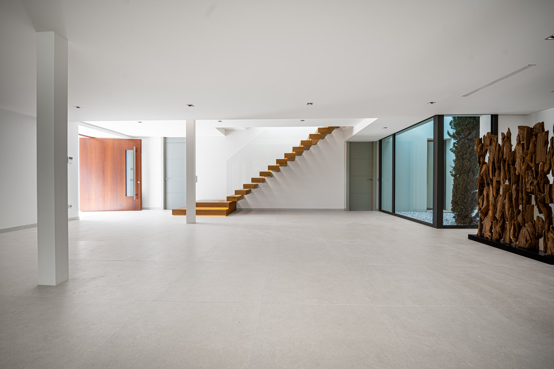 Outstanding new villa sits high above La Quinta, showcasing 360º sea and mountain views