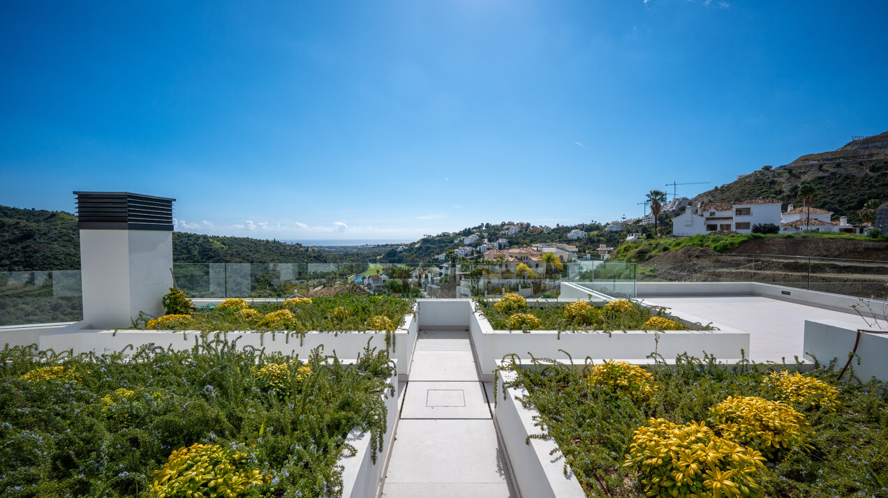 Outstanding new villa sits high above La Quinta, showcasing 360º sea and mountain views