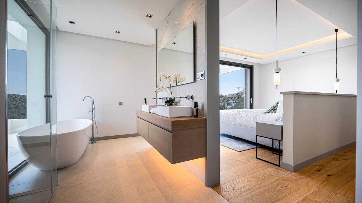 Outstanding new villa sits high above La Quinta, showcasing 360º sea and mountain views