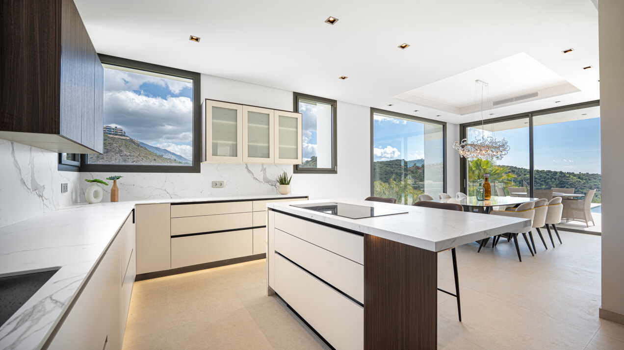 Outstanding new villa sits high above La Quinta, showcasing 360º sea and mountain views