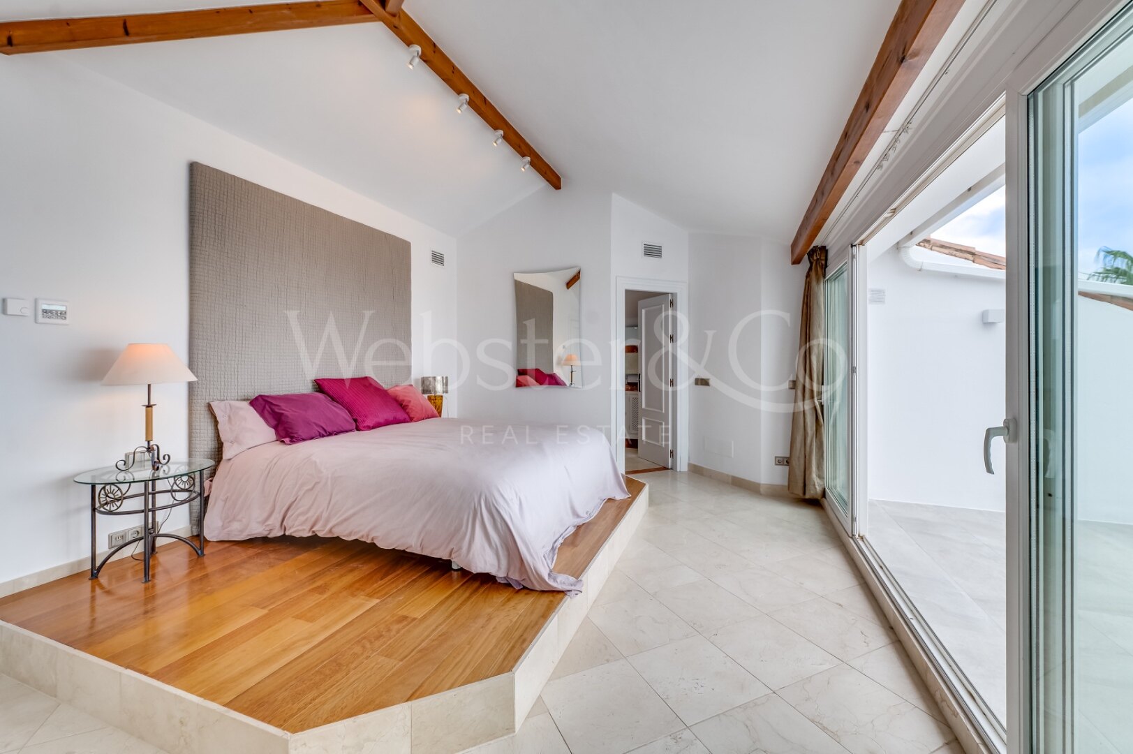 Villa Pozuelo – Exclusividad en Río Real Golf