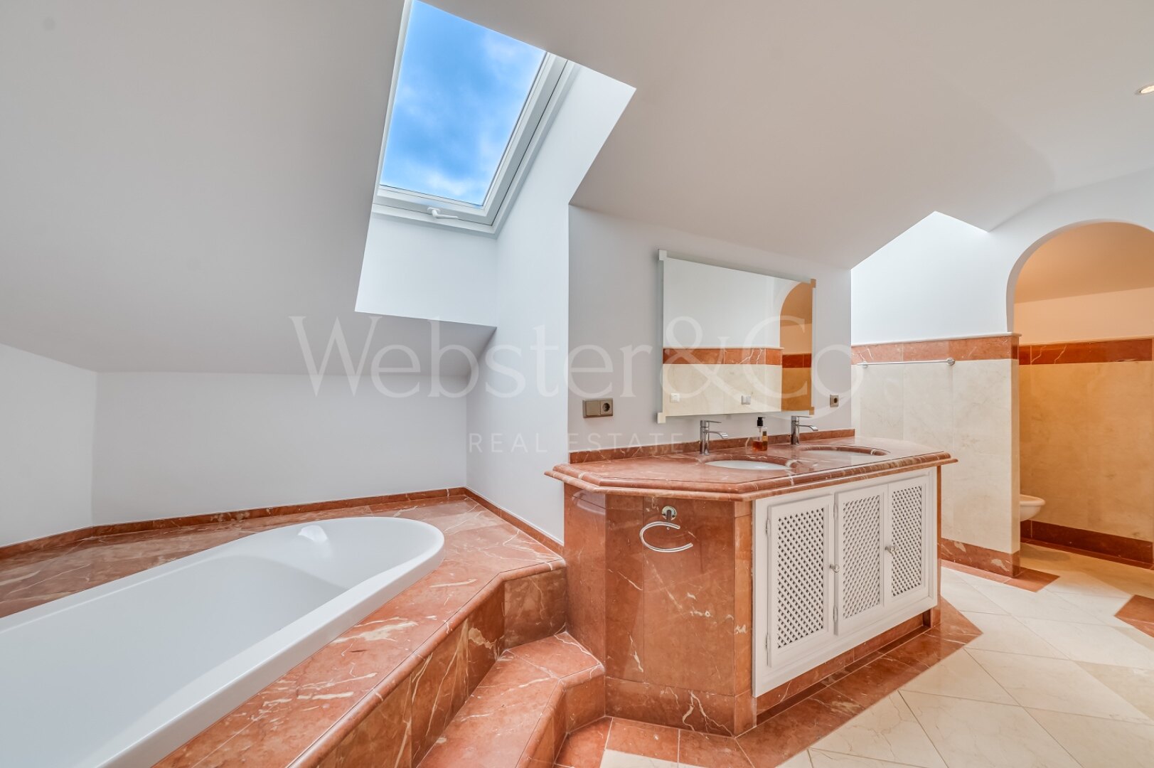 Villa Pozuelo – Exclusividad en Río Real Golf