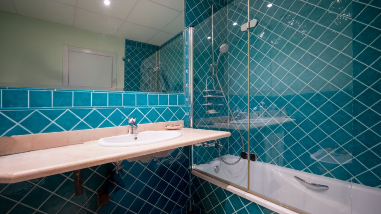 Breathtaking views from 2 bed penthouse that encompass golf, mountain and uninterrupted sea views