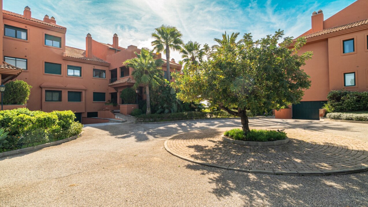 Breathtaking views from 2 bed penthouse that encompass golf, mountain and uninterrupted sea views