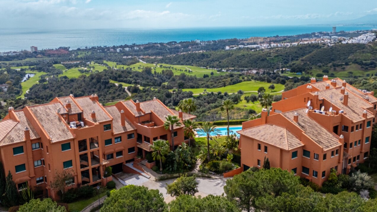 Breathtaking views from 2 bed penthouse that encompass golf, mountain and uninterrupted sea views