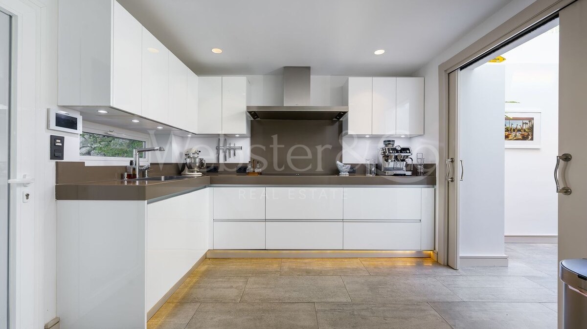 Casa Gina - Modern Villa in Nueva Andalucía