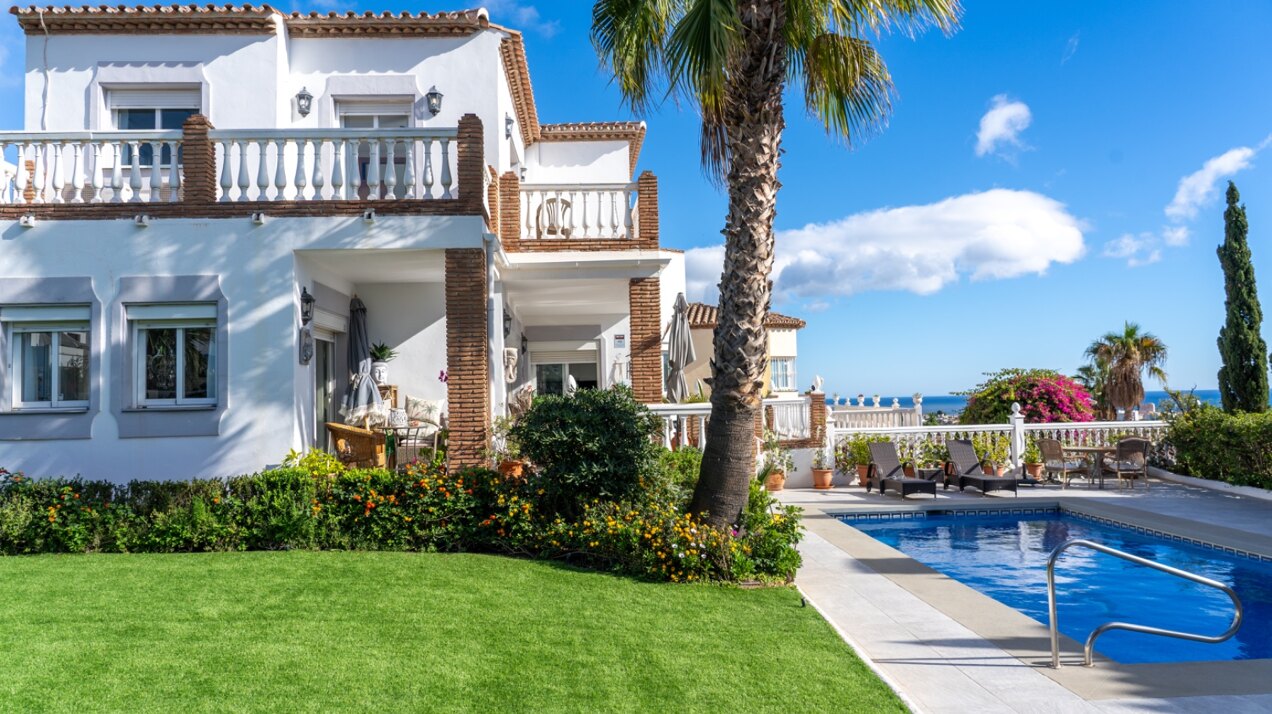 Serene and elegant, this villa stands out overlooking the Mijas countryside down towards the coast