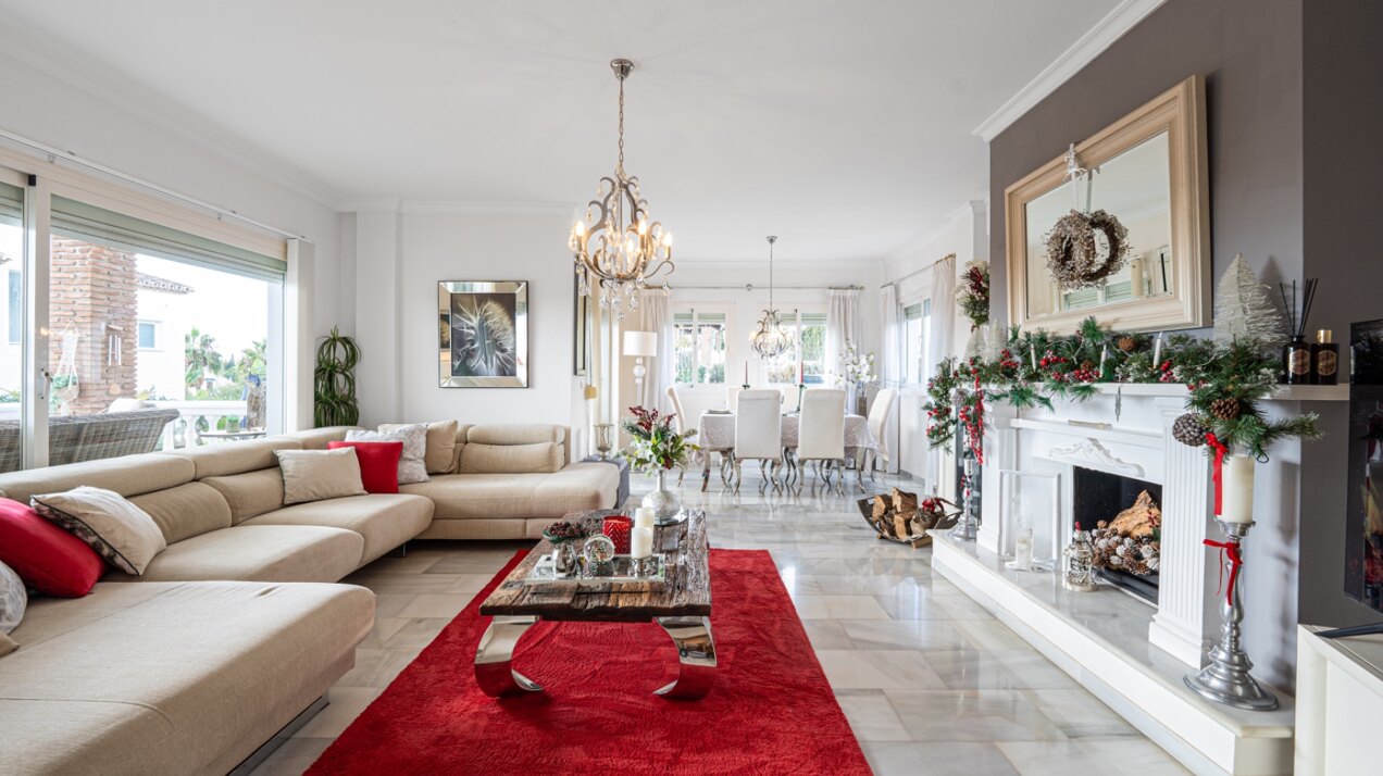 Serene and elegant, this villa stands out overlooking the Mijas countryside down towards the coast