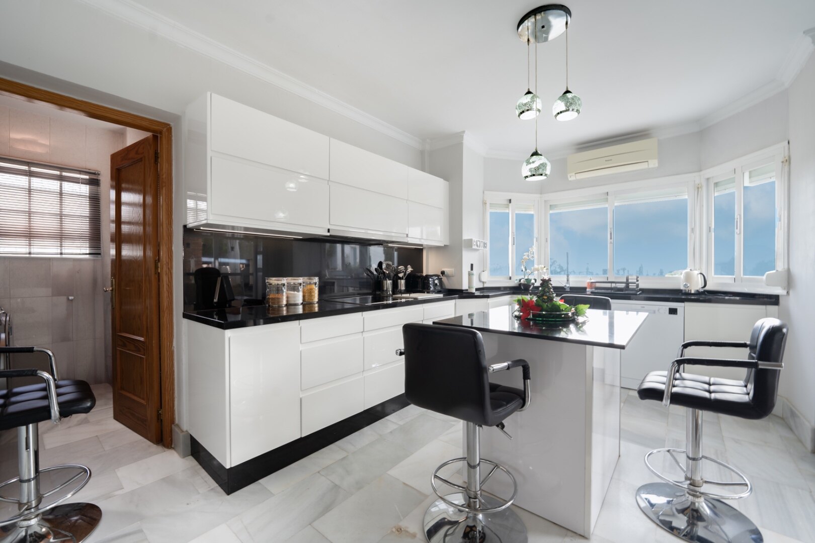 Serene and elegant, this villa stands out overlooking the Mijas countryside down towards the coast