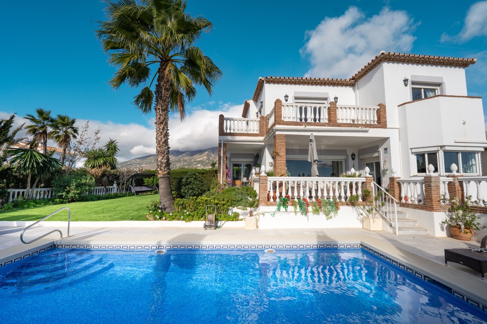Serene and elegant, this villa stands out overlooking the Mijas countryside down towards the coast