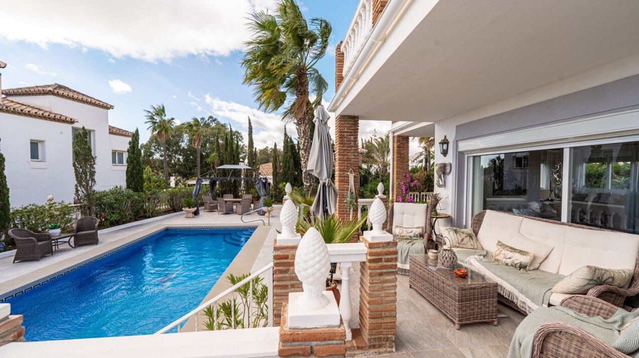 Serene and elegant, this villa stands out overlooking the Mijas countryside down towards the coast