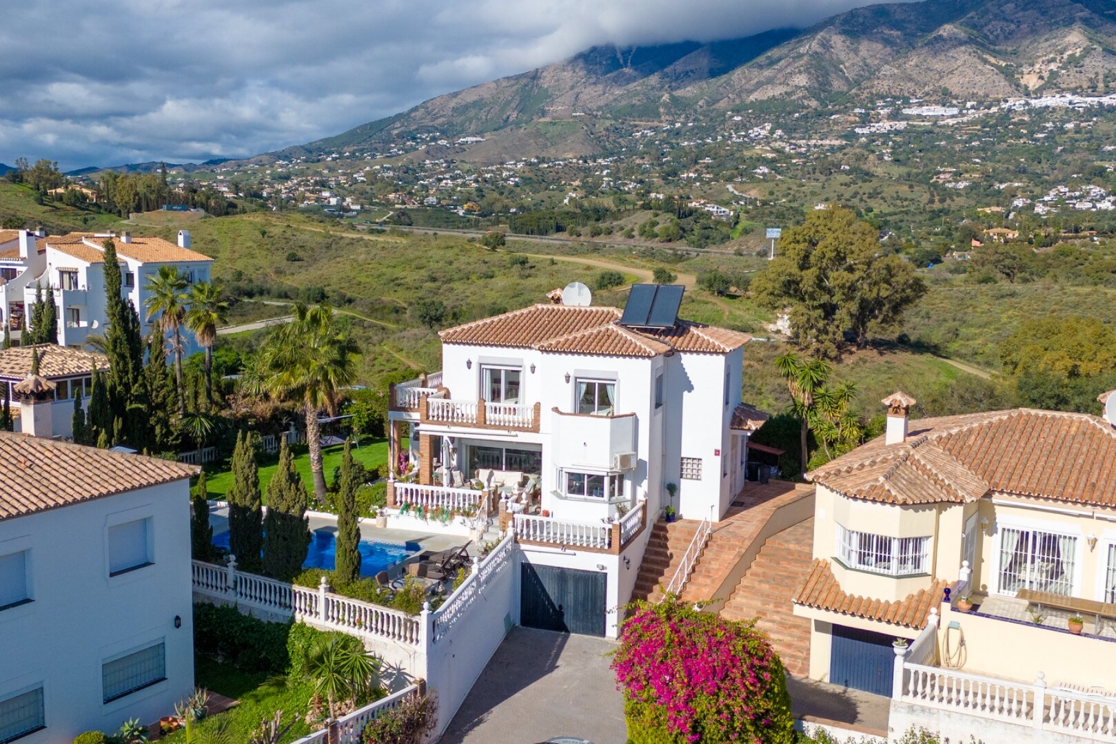 Serene and elegant, this villa stands out overlooking the Mijas countryside down towards the coast