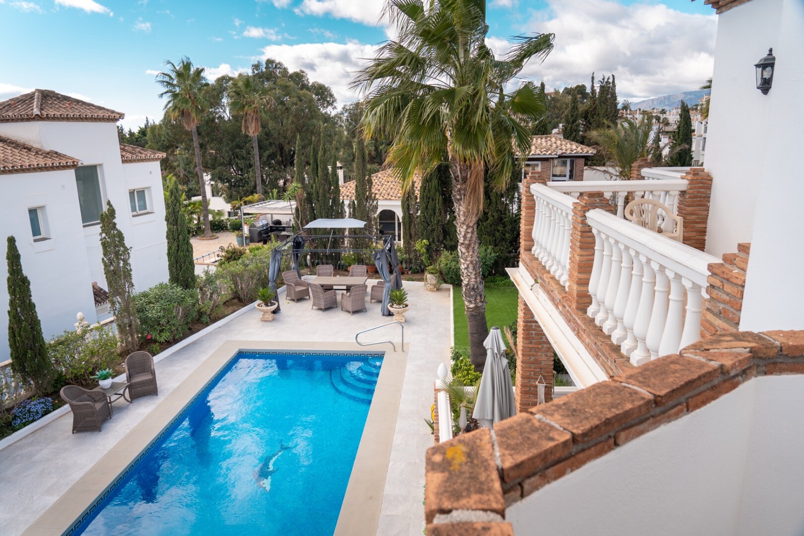 Serene and elegant, this villa stands out overlooking the Mijas countryside down towards the coast