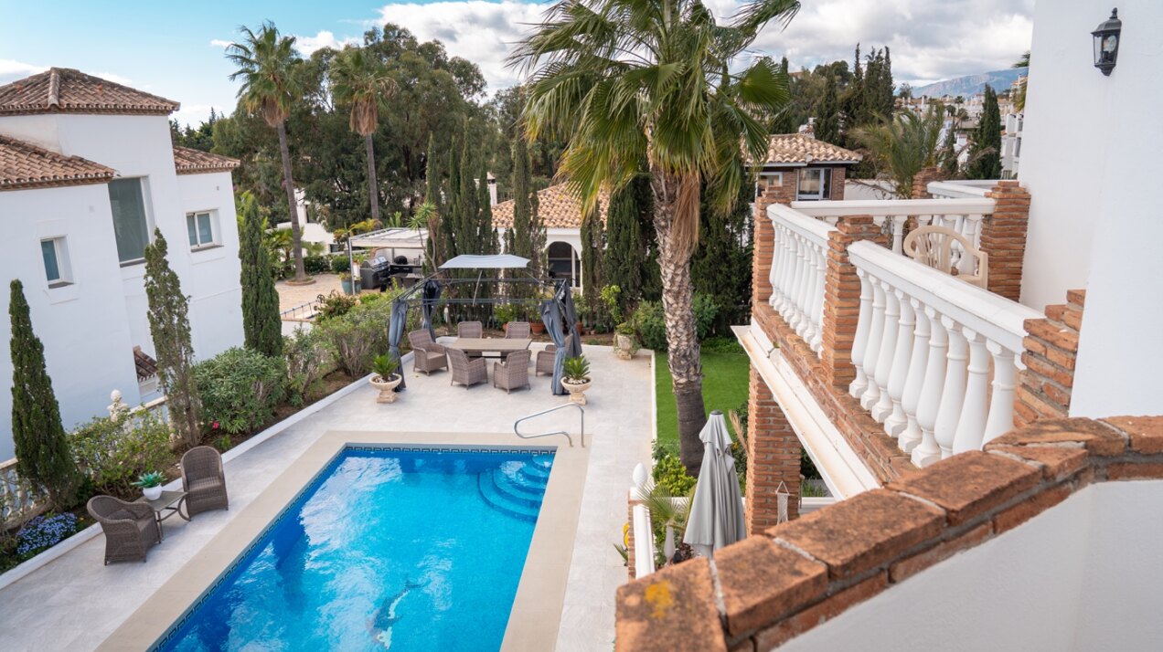 Serene and elegant, this villa stands out overlooking the Mijas countryside down towards the coast