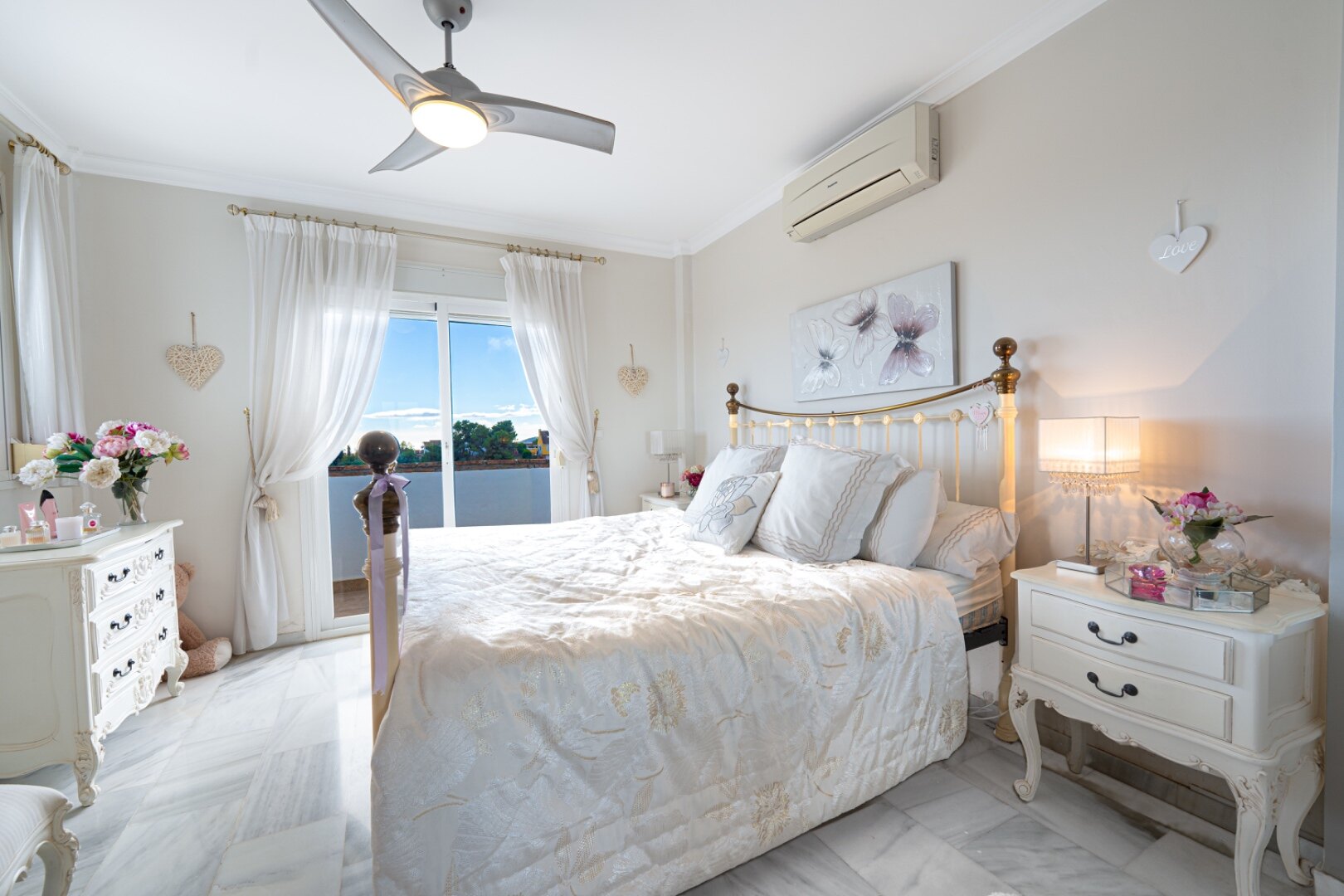 Serene and elegant, this villa stands out overlooking the Mijas countryside down towards the coast