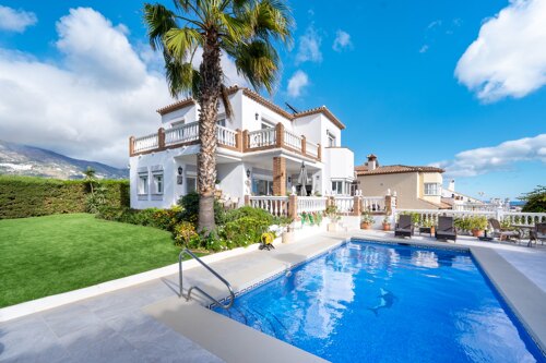 Serene and elegant, this villa stands out overlooking the Mijas countryside down towards the coast