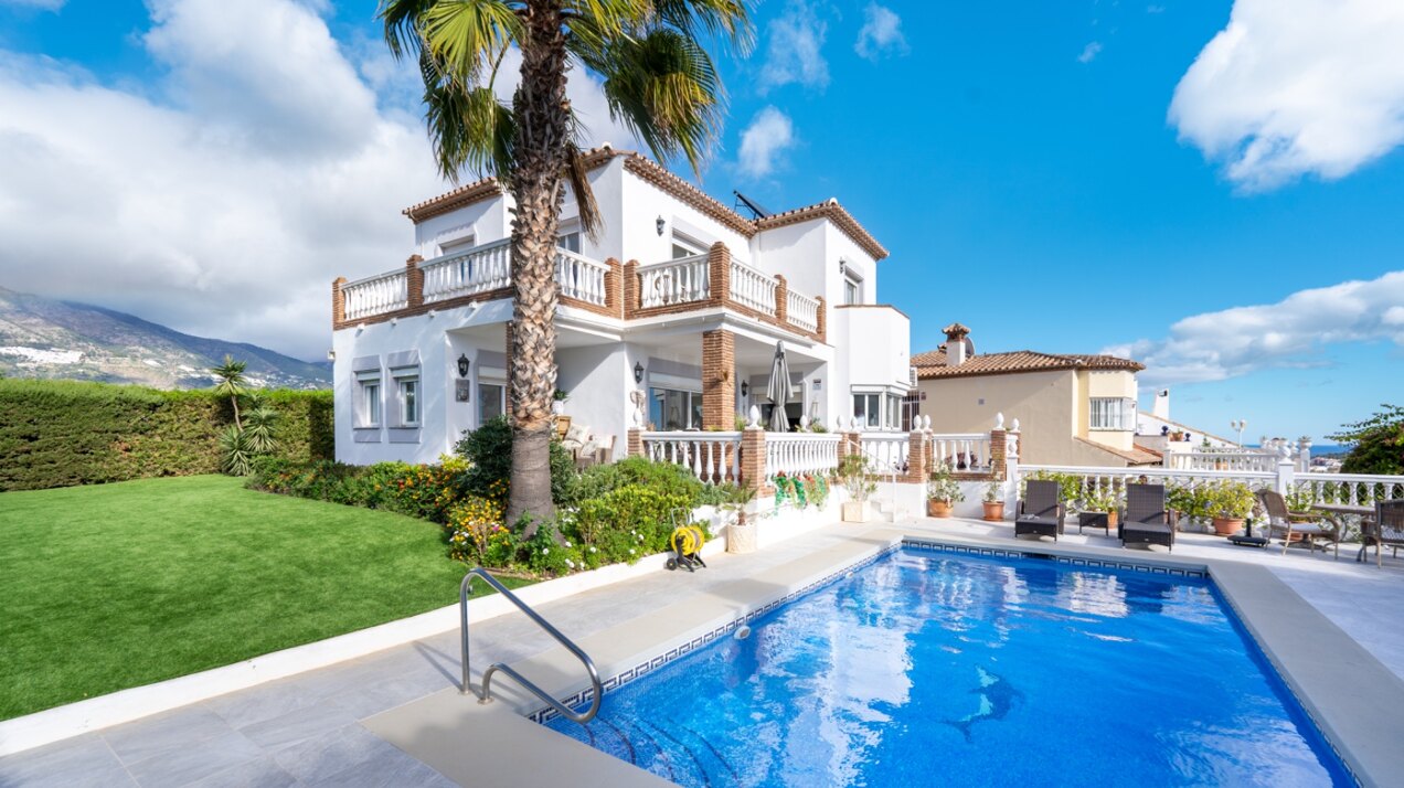 Serene and elegant, this villa stands out overlooking the Mijas countryside down towards the coast