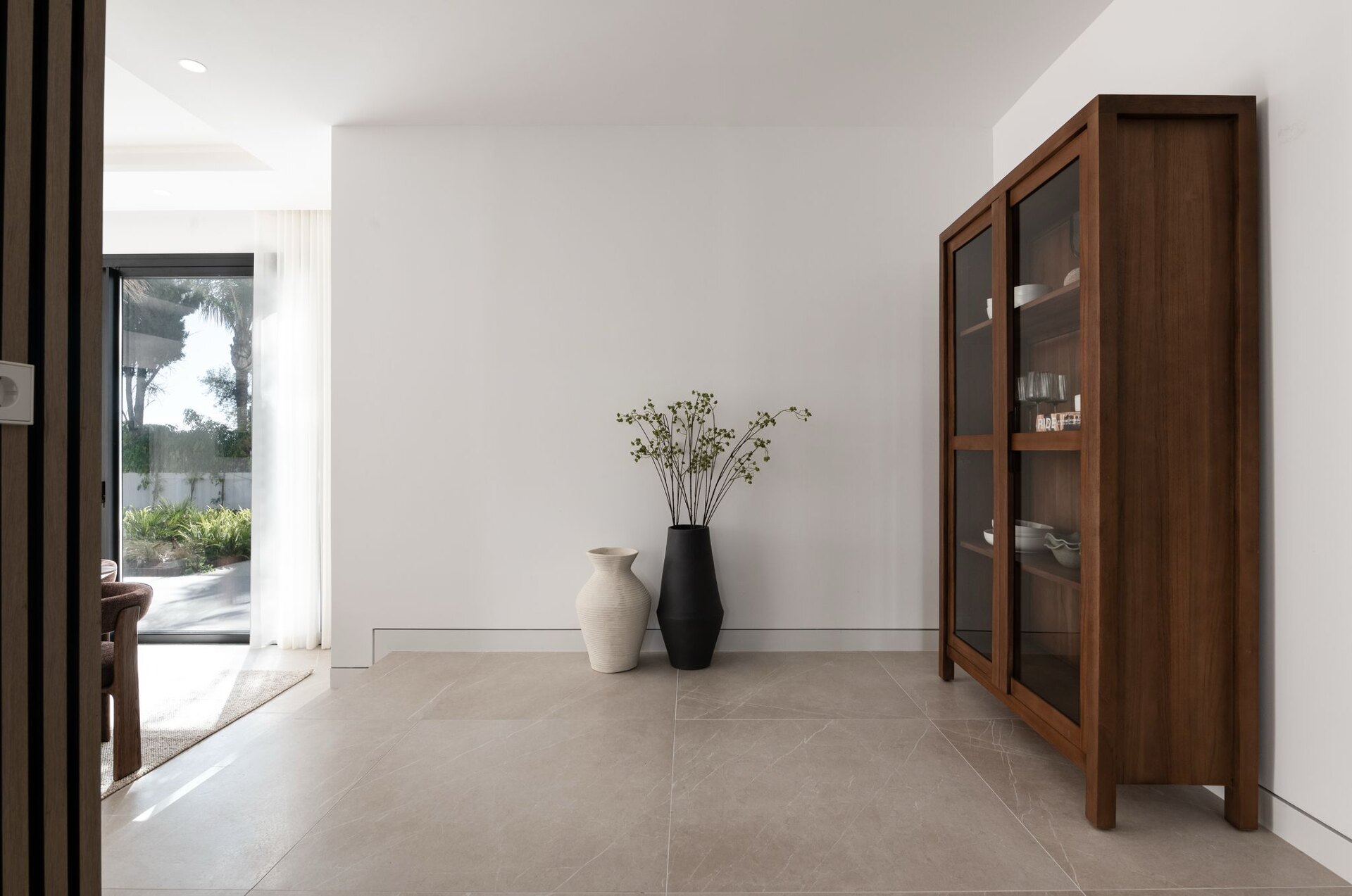This is the newly built villa of your dreams, surrounded by golf courses and countryside in Benahavis