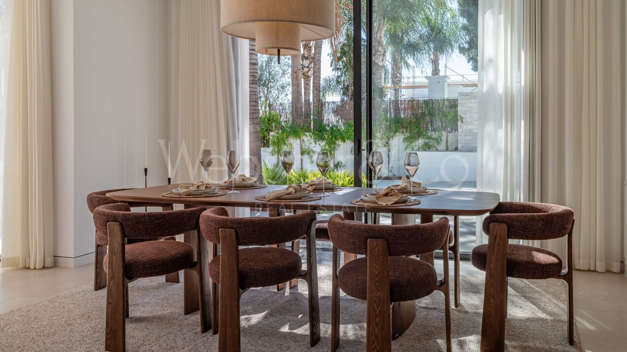 This is the newly built villa of your dreams, surrounded by golf courses and countryside in Benahavis