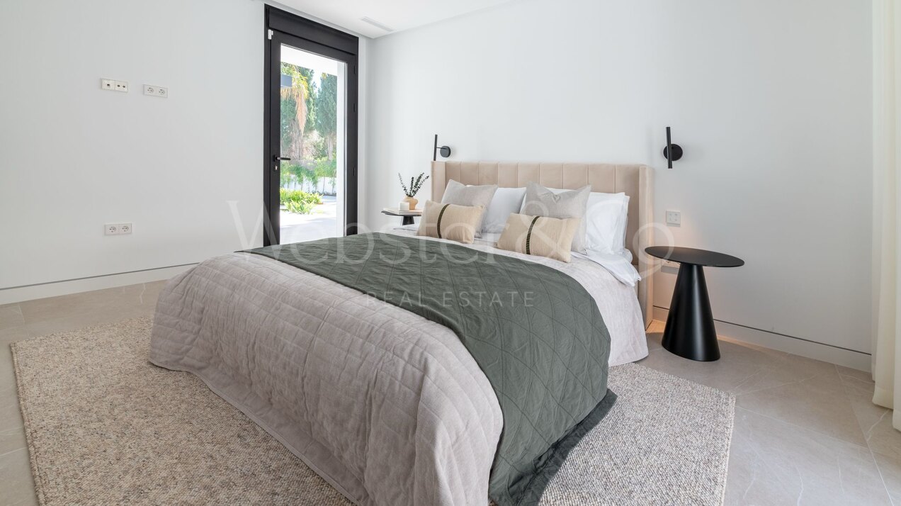 This is the newly built villa of your dreams, surrounded by golf courses and countryside in Benahavis