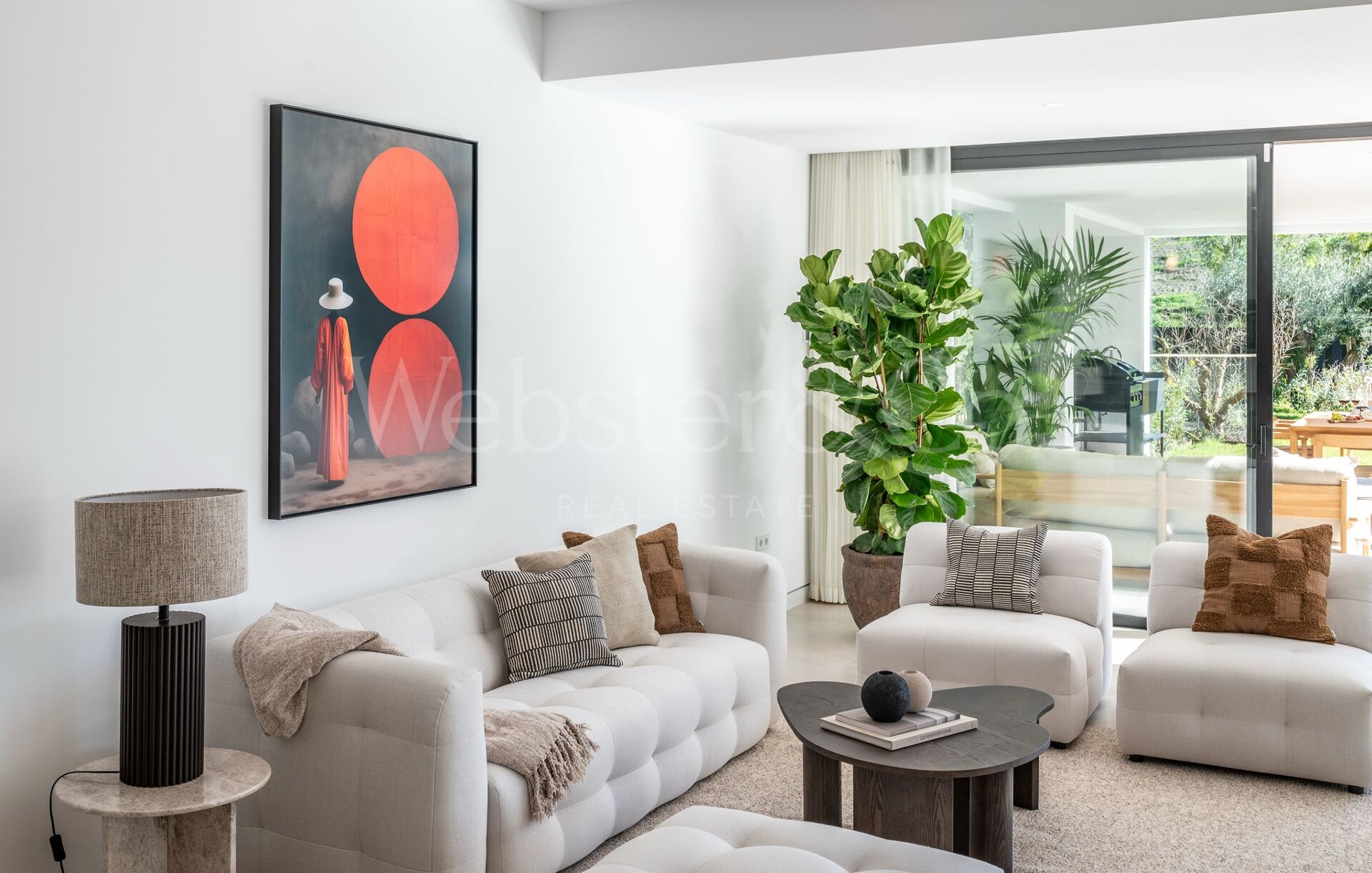 Esta es la villa de nueva construcción de sus sueños, rodeada de campos de golf y campo en Benahavis