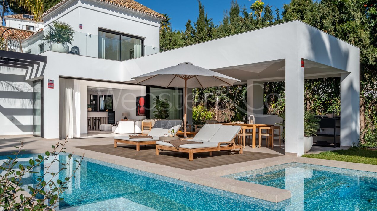 This is the newly built villa of your dreams, surrounded by golf courses and countryside in Benahavis